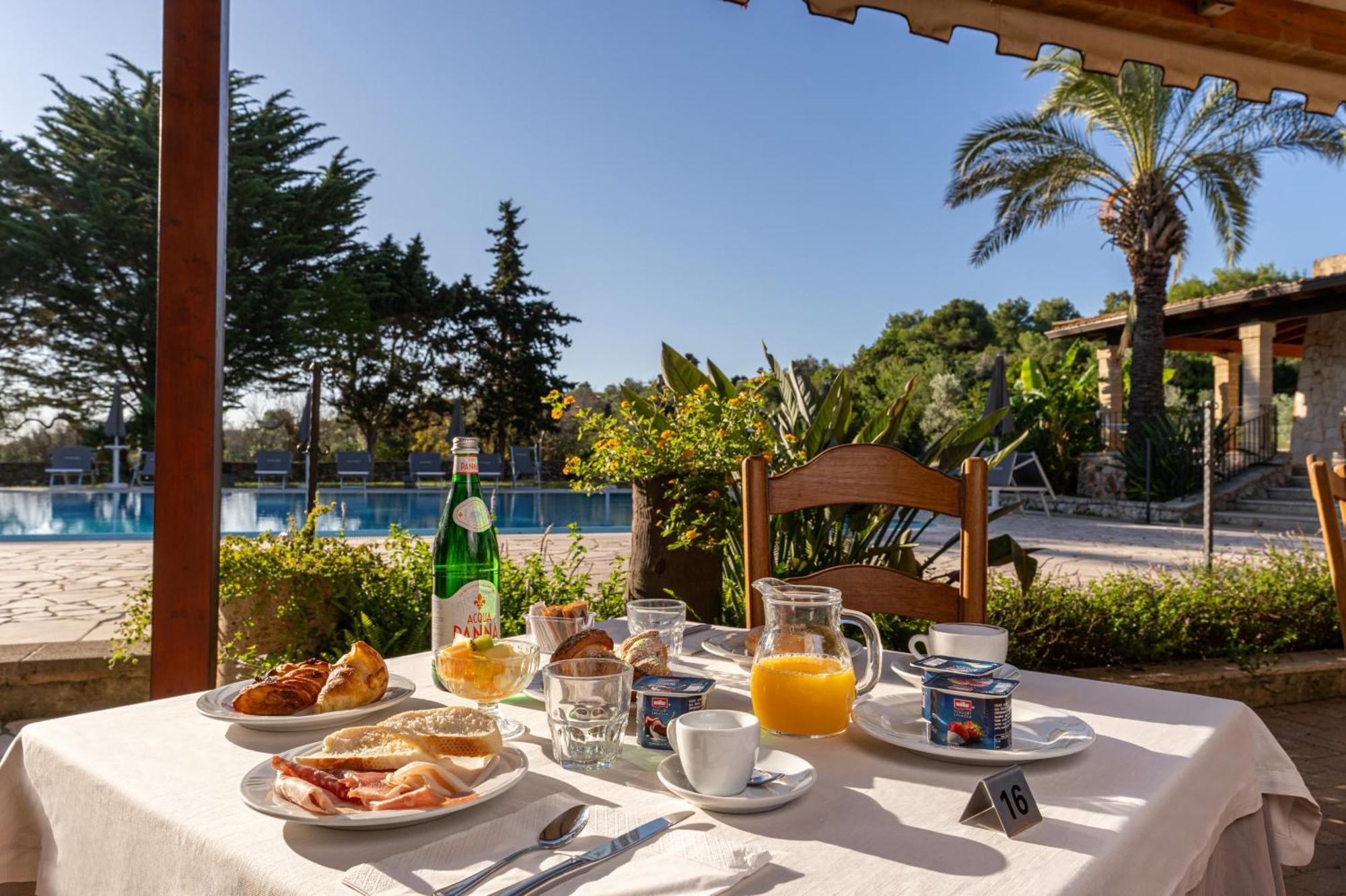 Hotel Masseria Le Pajare プレシッチェ エクステリア 写真